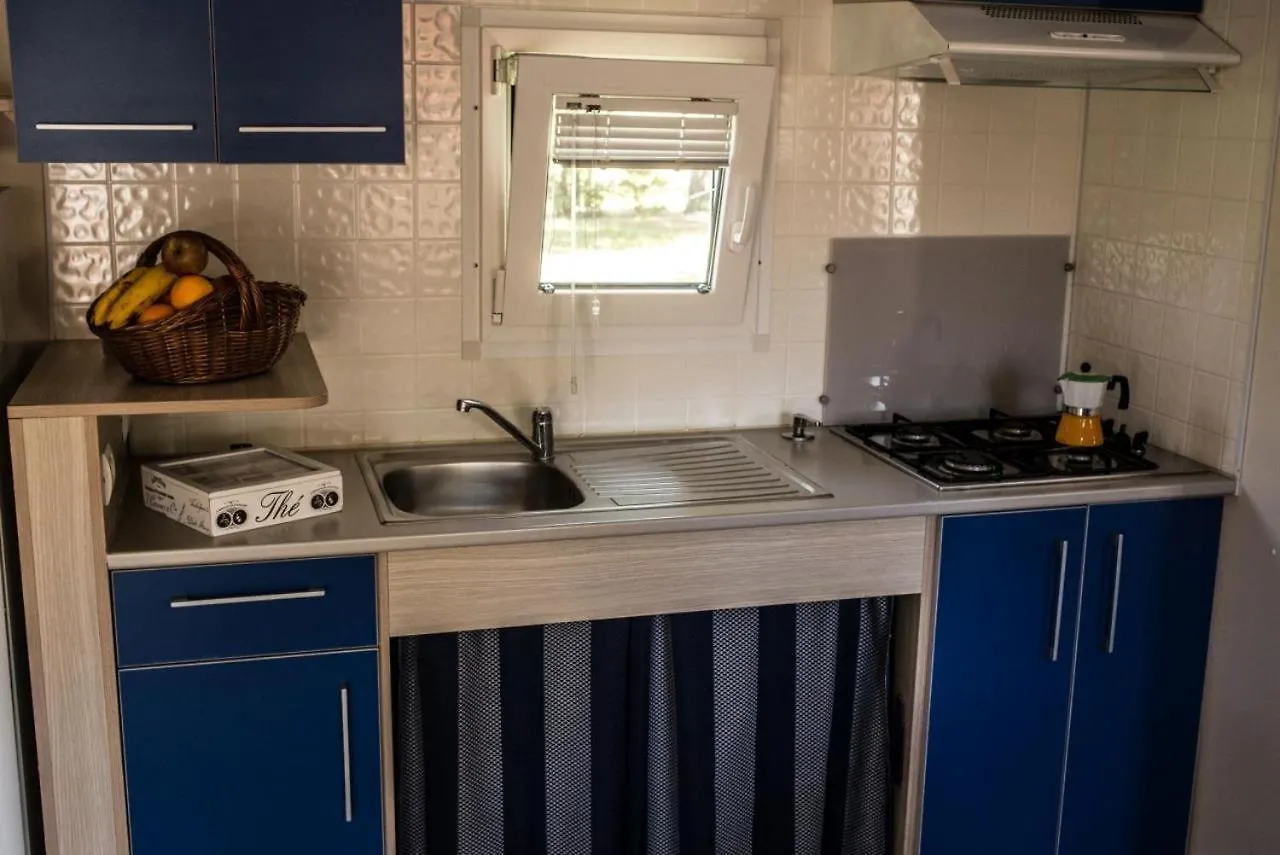 Feriendorf Le Tamerici Mobilehome Asinara Fuer 5 Personen Marina di Cecina Holiday home
